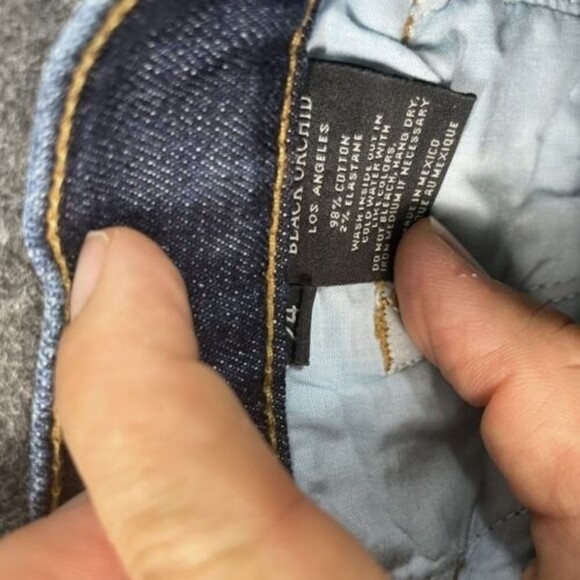 Black Orchid Boyfriend Shorts Women’s 24 Blue Dark Wash Raw Hem Mini Denim​ - Picture 9 of 9